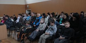 Ukrayna Azərbaycanlı Gənclər Birliyi Dnepropetrovsk şəhərindəki uşaq evində xeyriyyə konserti keçirib (FOTO)
